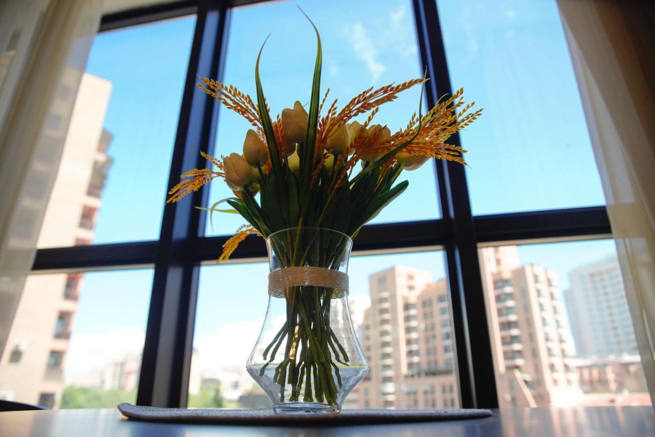City Center Appartment At Buzand St. Erevan Esterno foto
