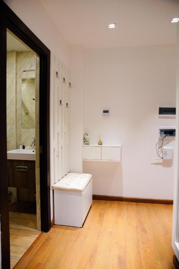 City Center Appartment At Buzand St. Erevan Esterno foto