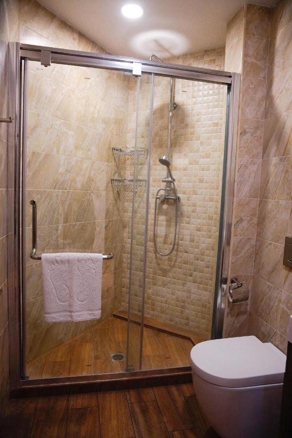 City Center Appartment At Buzand St. Erevan Esterno foto
