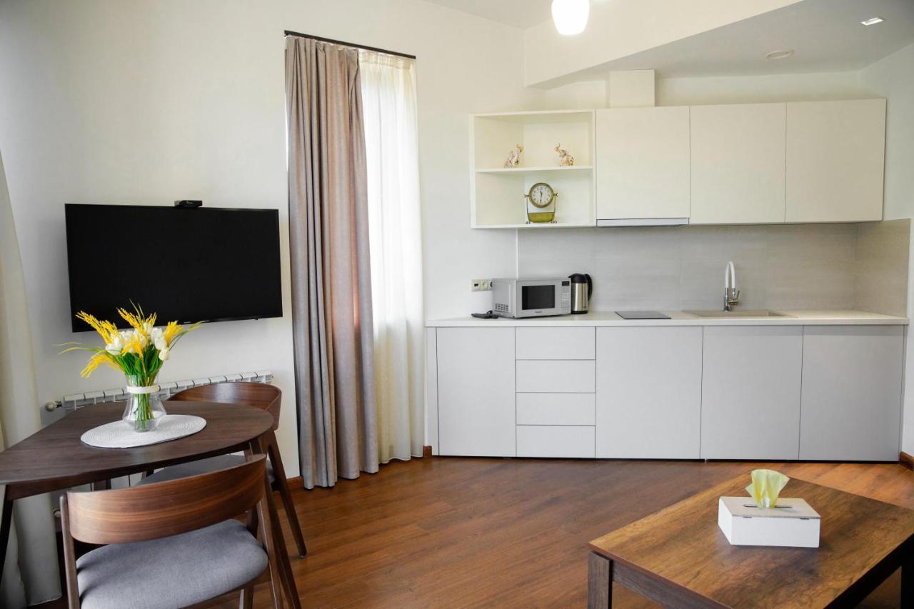 City Center Appartment At Buzand St. Erevan Esterno foto