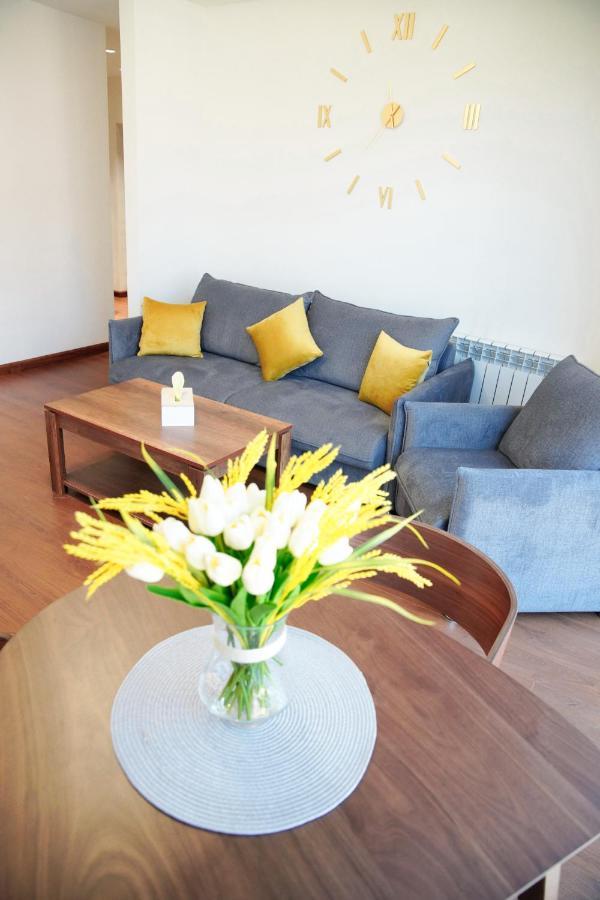 City Center Appartment At Buzand St. Erevan Esterno foto